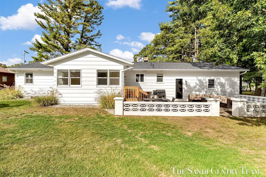 904 E Savidge, Spring Lake, MI 49456 - #3