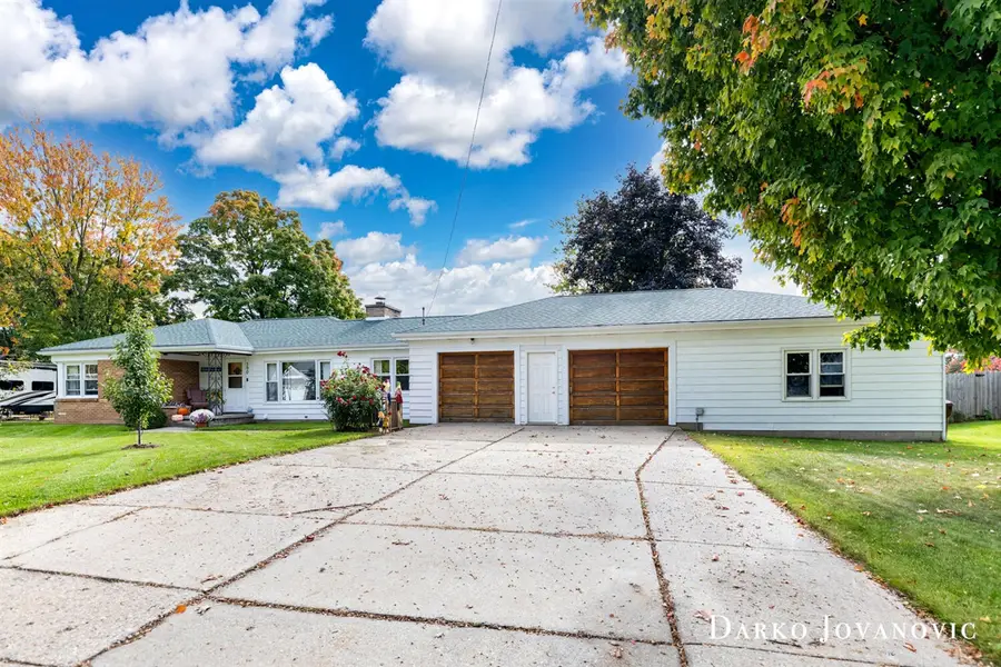 390 W Division, Sparta, MI 49345 - Image #2