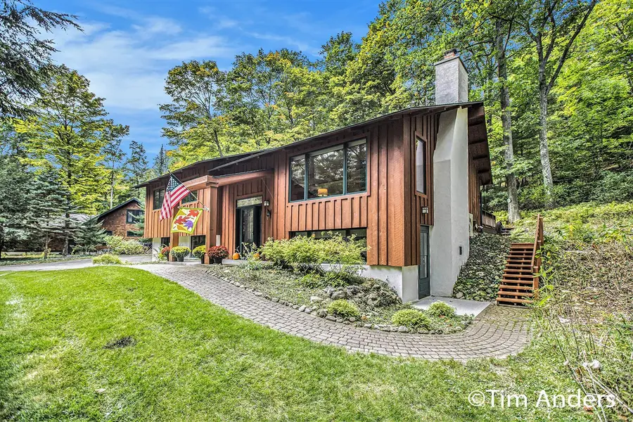 4039 E Oxford, Leland, MI 49654 - #3