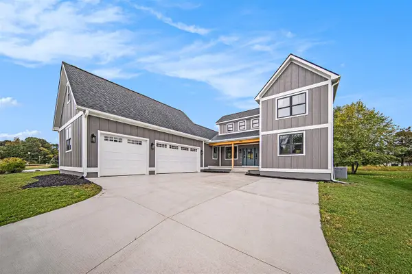 5182 Grande View, Jackson, MI 49201