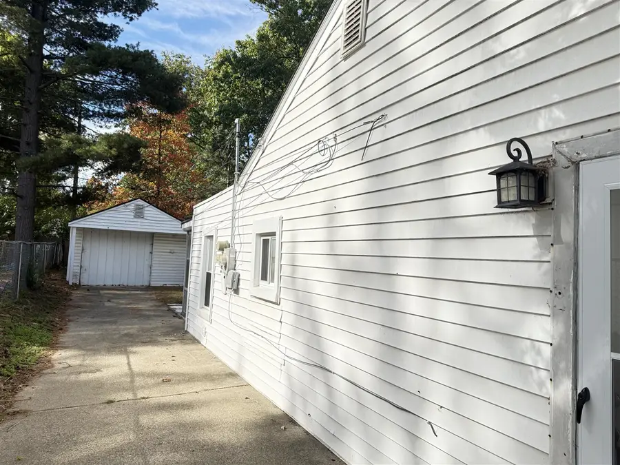 21345 Inkster, Farmington, MI 48336 - Image #2