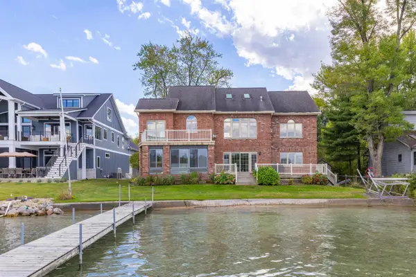 21344 Carlton, Cassopolis, MI 49031
