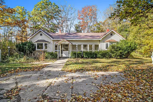 5600 Crystal Lake, Holton, MI 49425