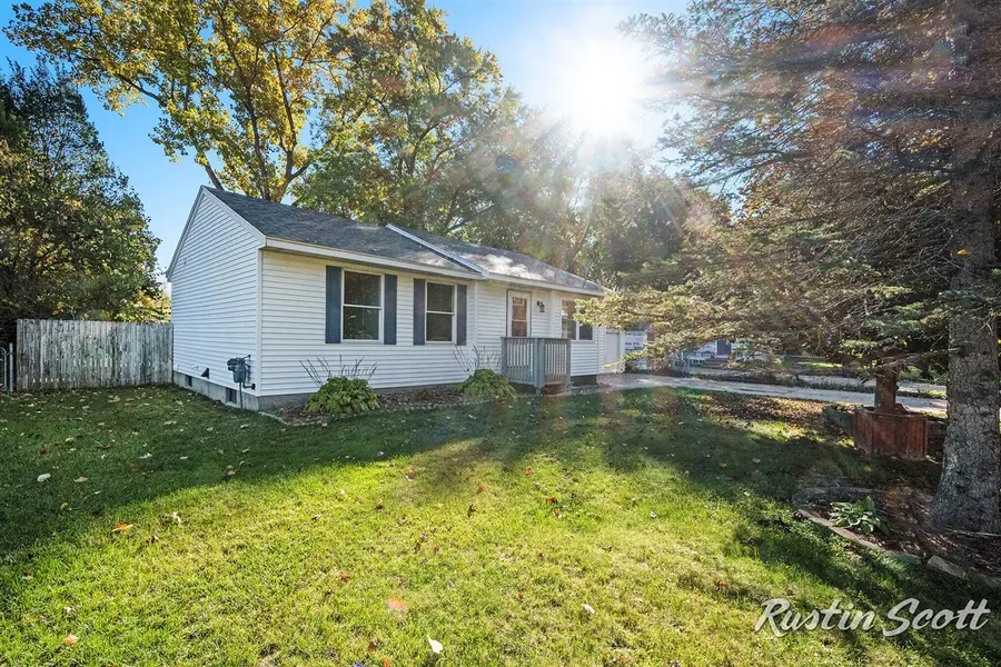 3746 Grape, Grand Rapids, MI 49525 - Image #2