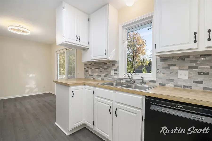 3746 Grape, Grand Rapids, MI 49525 - Image #3