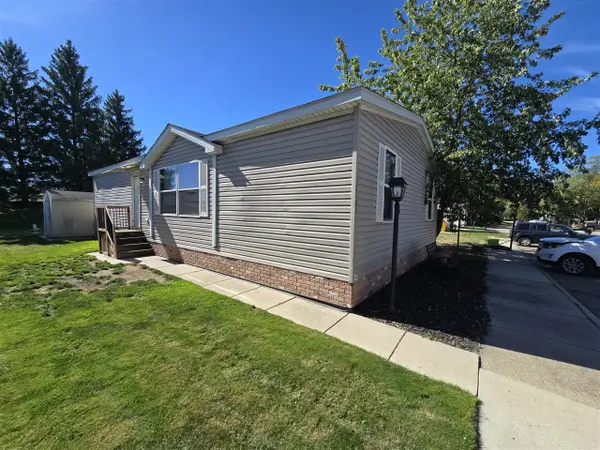 17182 Canmore, Macomb, MI 48044