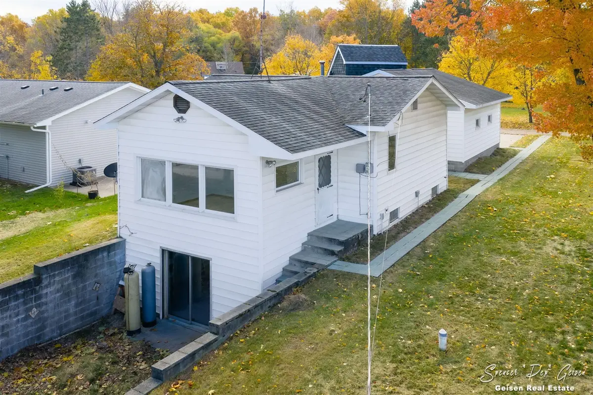 318 S Turk Lake, Greenville, MI 48838 - #1