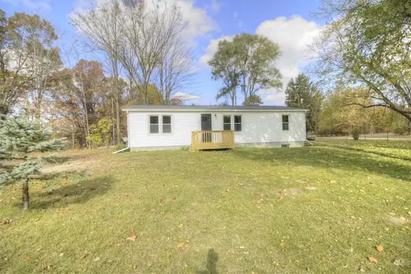 7405 E Howard City Edmore, Vestaburg, MI 48891