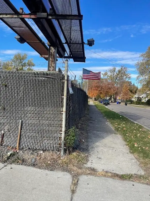 22512 W Warren, Redford, MI 48239