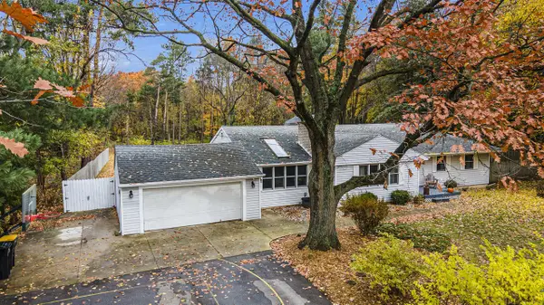 5505 Fulton, Ada, MI 49301