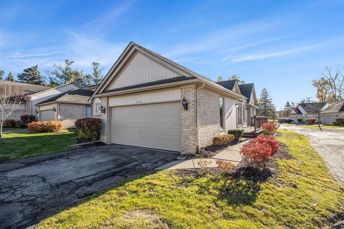29470 Cove Creek, Farmington Hills, MI 48334 - #1