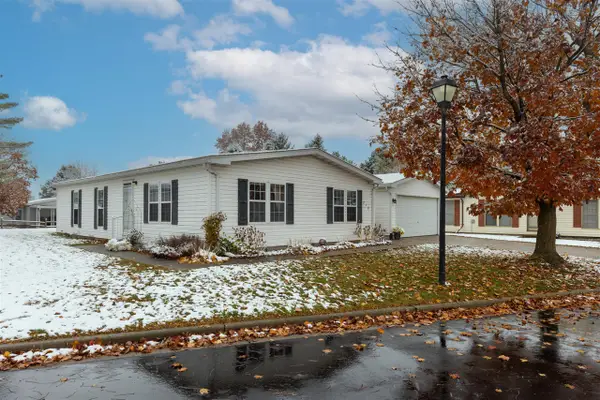 210 Saint Ives, Lansing, MI 48906