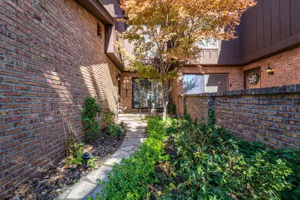 26200 Summerdale, Southfield, MI 48033