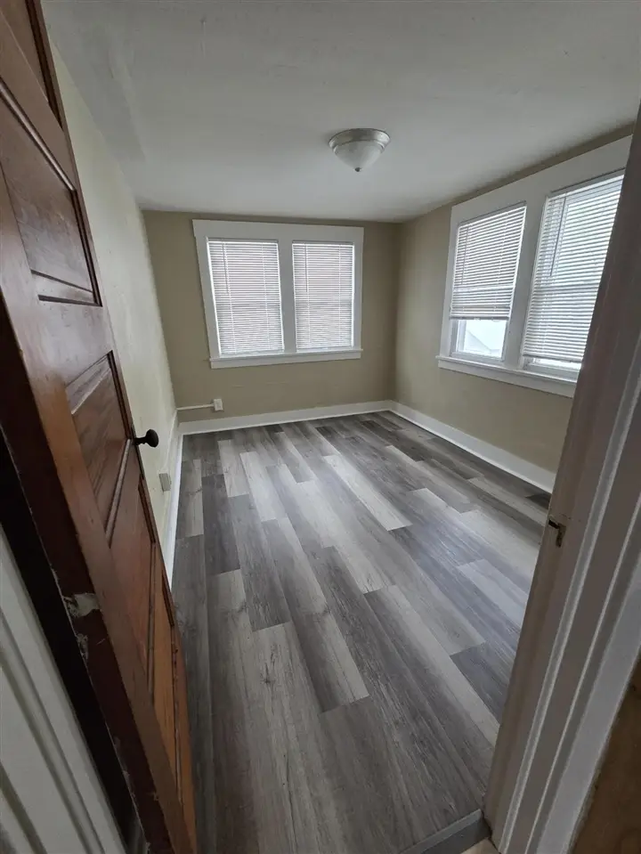 519 Seymour, Jackson, MI 49202 - #2