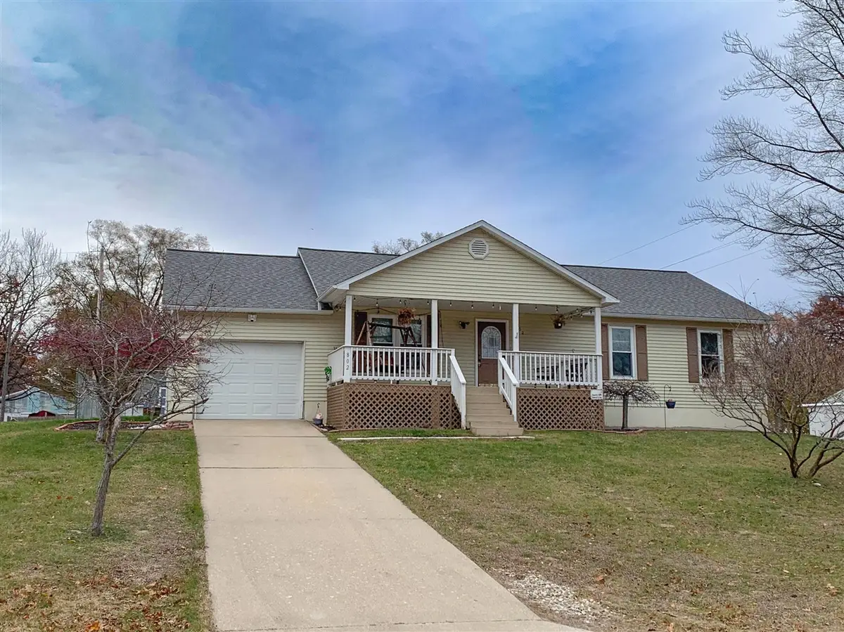 802 N Delia St, Ludington, MI 49431 - #1