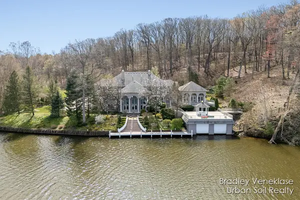 7635 Sandy Hollow, Alto, MI 49302