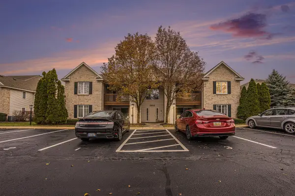 3042 W Crystal Waters #8, Holland, MI 49424