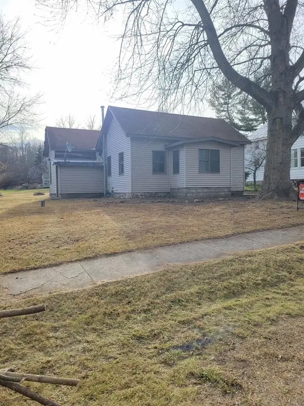 135 Millbrook, Blanchard, MI 49310