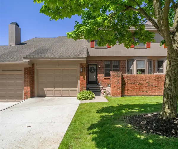 7288 Danbrooke, West Bloomfield, MI 48322