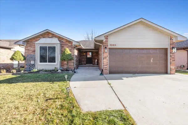 1364 Milverton, Troy, MI 48083