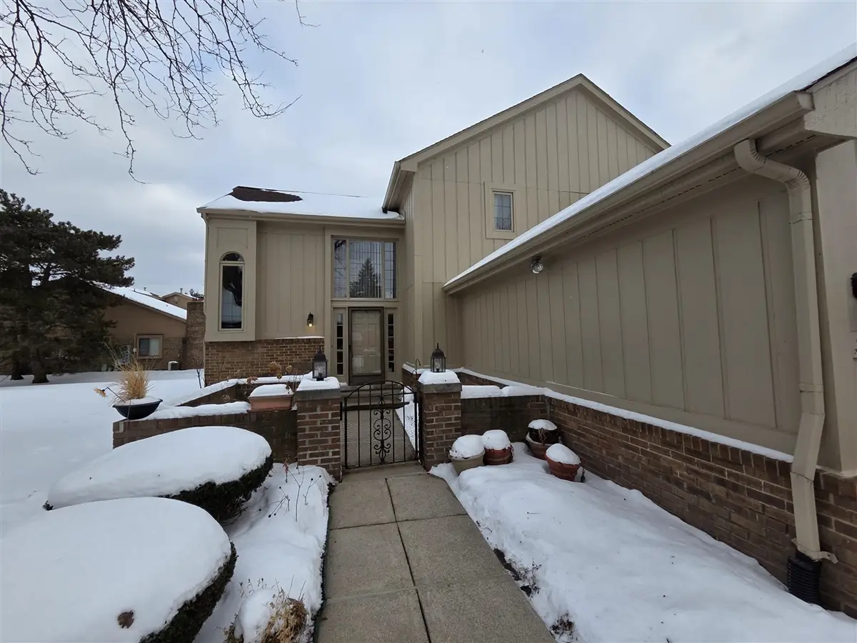 37692 N Laurel Park, Livonia, MI 48152 - #1