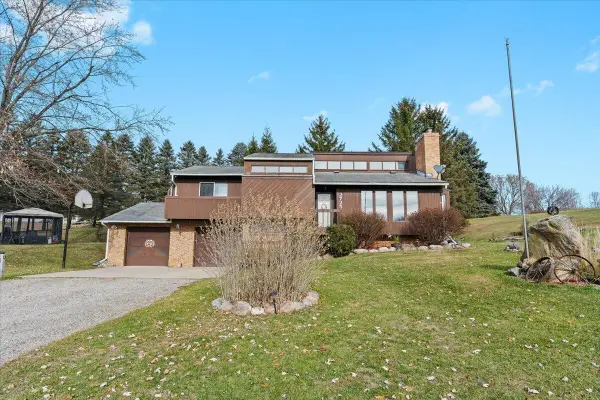2725 Cooley Lake, Highland, MI 48356