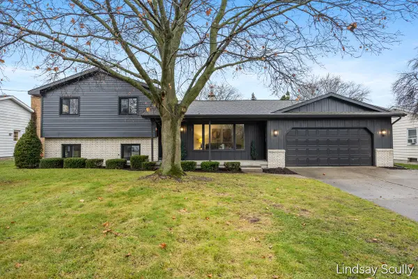 5899 Pinetree, Kentwood, MI 49508