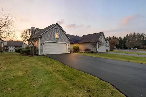 201 Pierce Lake, Chelsea, MI 48118