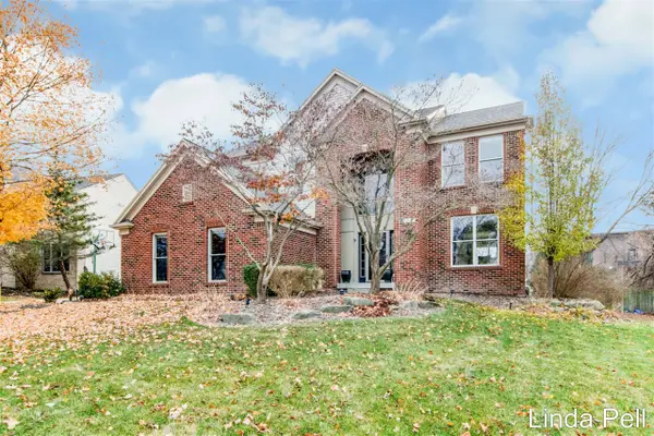 33 Fox Point, Ada, MI 49301