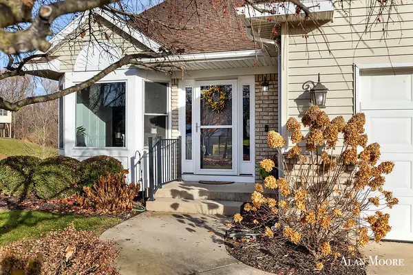 403 Blakeslee Creek, Rockford, MI 49341