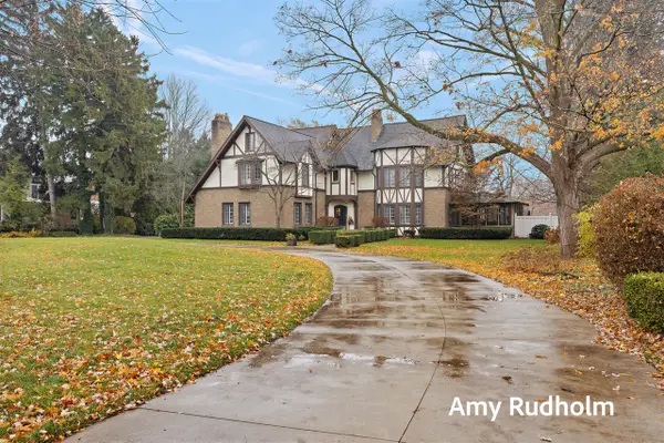 522 E River, Spring Lake, MI 49456