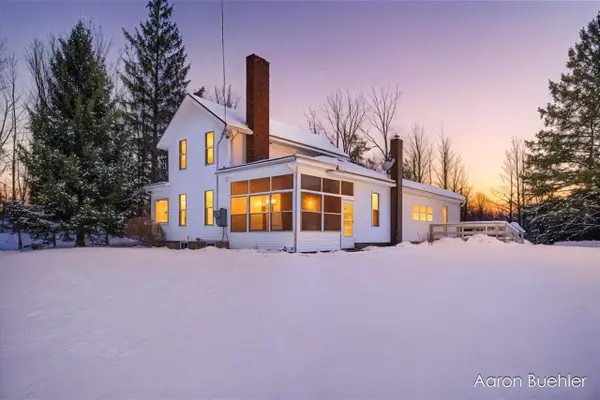 9153 Lawrence, Nashville, MI 49073