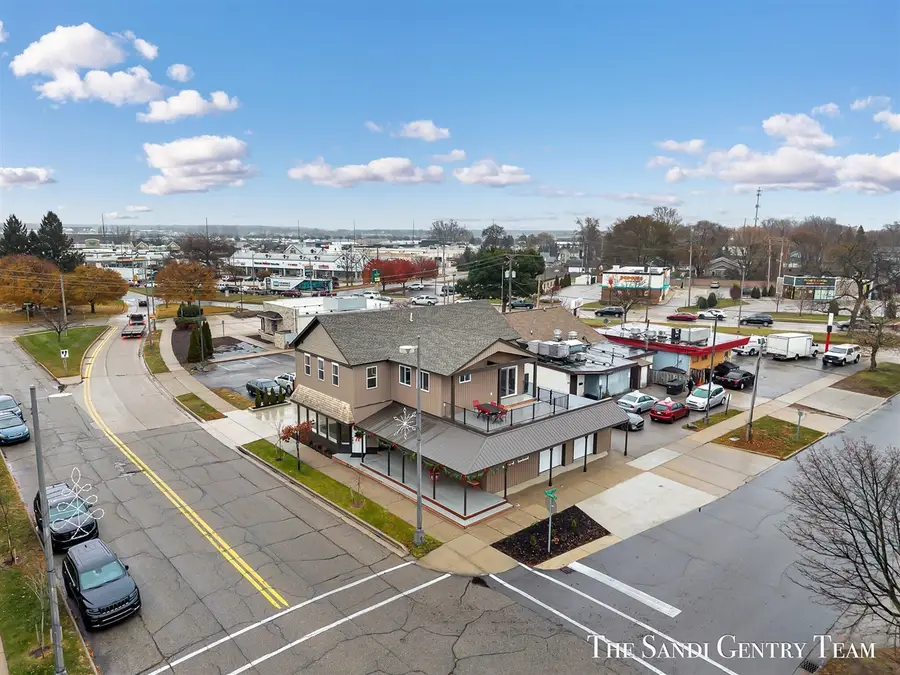 300 N 7th #Unit 2 - Upper, Grand Haven, MI 49417 - #2