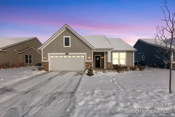 2911 Isle Grand, Belmont, MI 49306