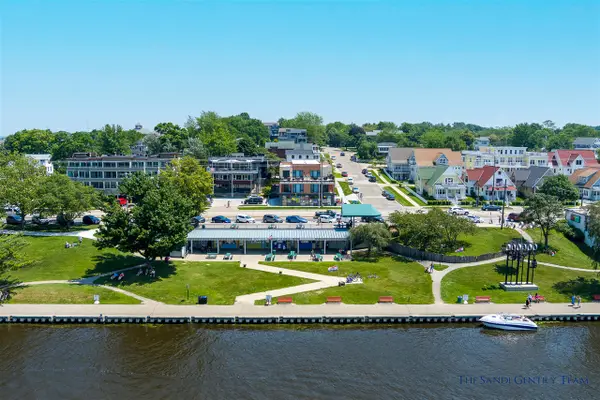 218 S Harbor #202, Grand Haven, MI 49417