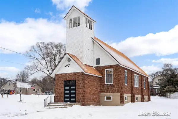 10 1st, Stanwood, MI 49346