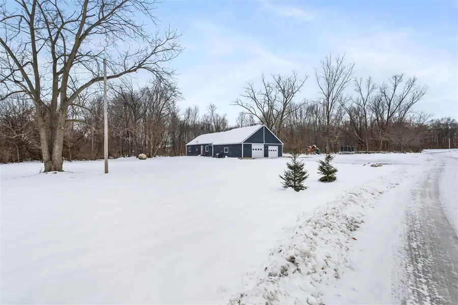 557 W James, Lawrence, MI 49064 - Image #2