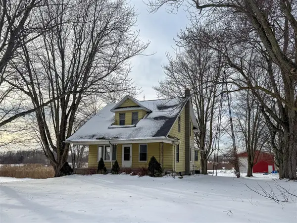 566 S Blue Creek, Benton Harbor, MI 49022