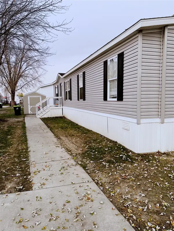 21123 Chateau Thierry, Macomb, MI 48044