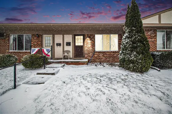 25204 Franklin Terrace #6, South Lyon, MI 48178