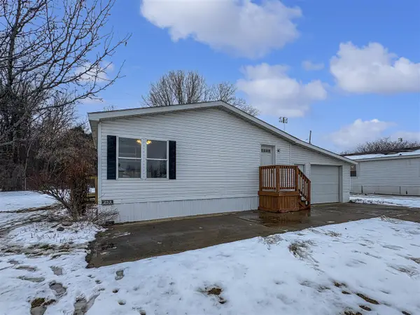 253 E Scarlet Oak, Coopersville, MI 49404