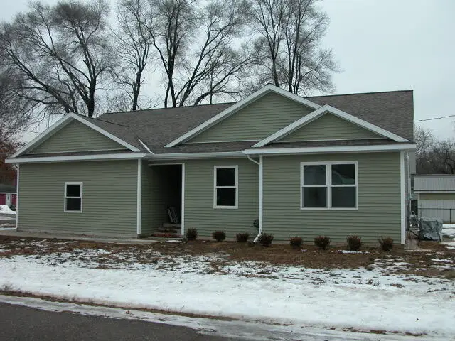 902 N York, Belding, MI 48809 - #1