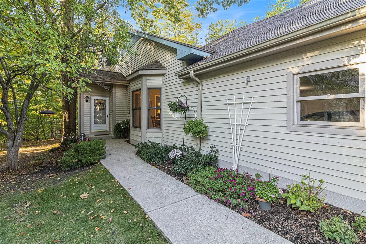 2031 N Cross Creek, Grand Rapids, MI 49508 - #1