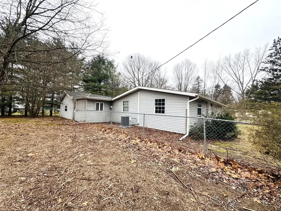 1404 Mould, Niles, MI 49120 - #2