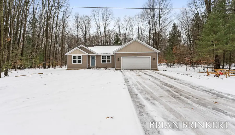 5233 W Lakewood, Whitehall, MI 49461 - Image #2