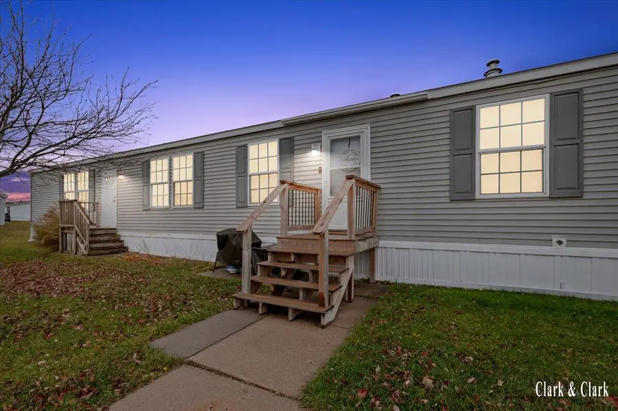 4316 Sussex, Wayland, MI 49348 - Image #2