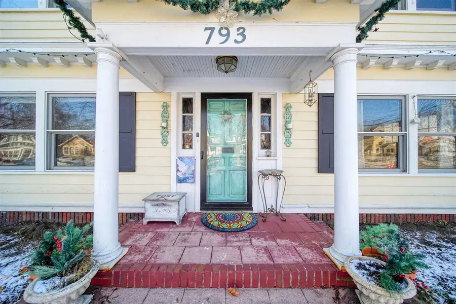 793 Oakridge, Jackson, MI 49203 - #2