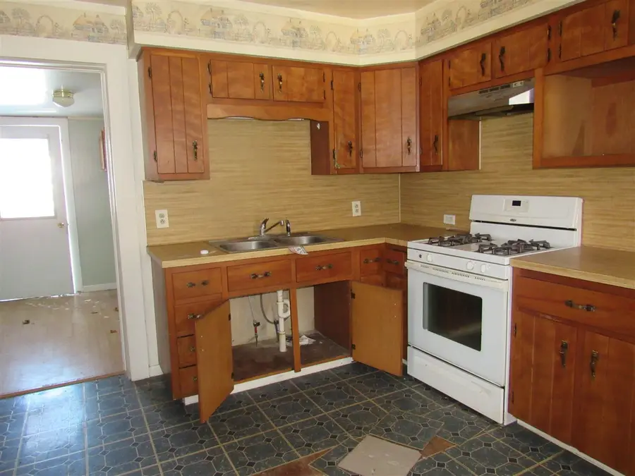 130 W Riverside, Ionia, MI 48846 - #3