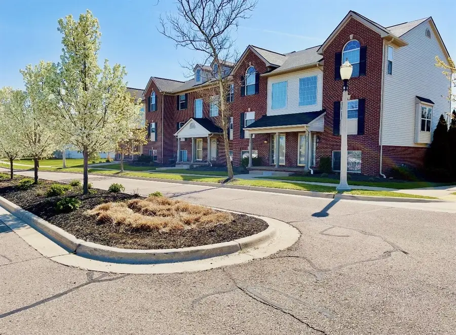 631 Nantucket, Lansing, MI 48906 - Image #2