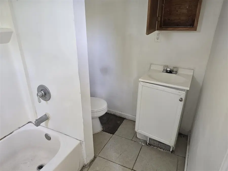 323 Ferry, Pontiac, MI 48341 - #2